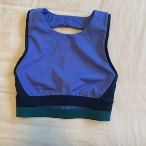 Lululemon high neck square-back train bra